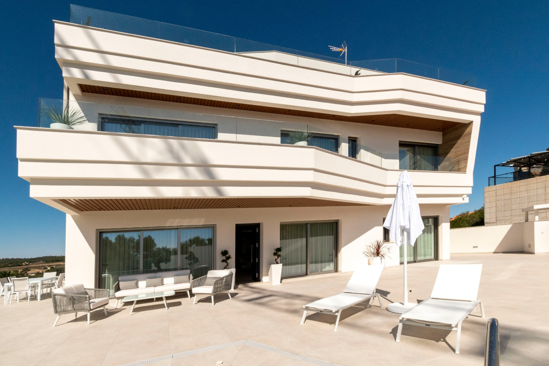 Återförsäljning - Villa -
Alicante - Campoamor