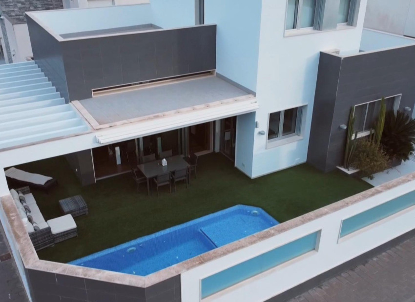 Återförsäljning - Villa -
Pilar de la Horadada - Mil Pameras