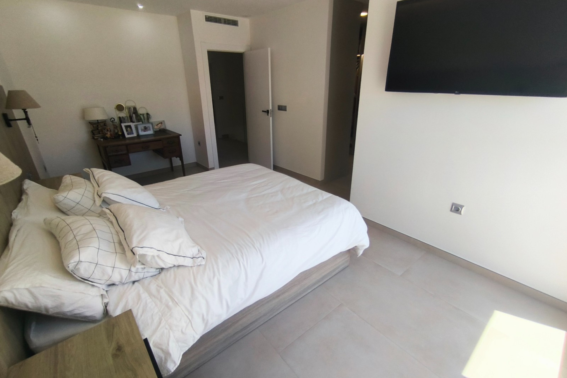 Återförsäljning - Villa -
San Juan de Alicante