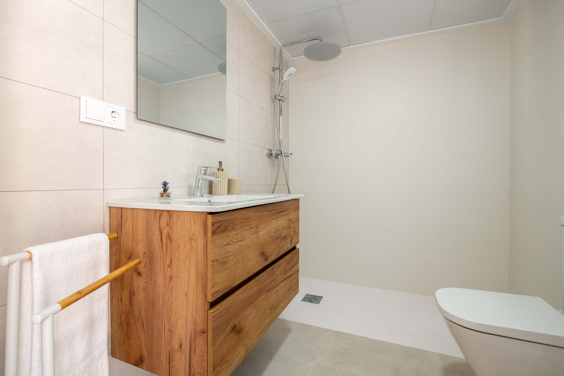 New Build - Villa / Semi semi-detached -
Cox