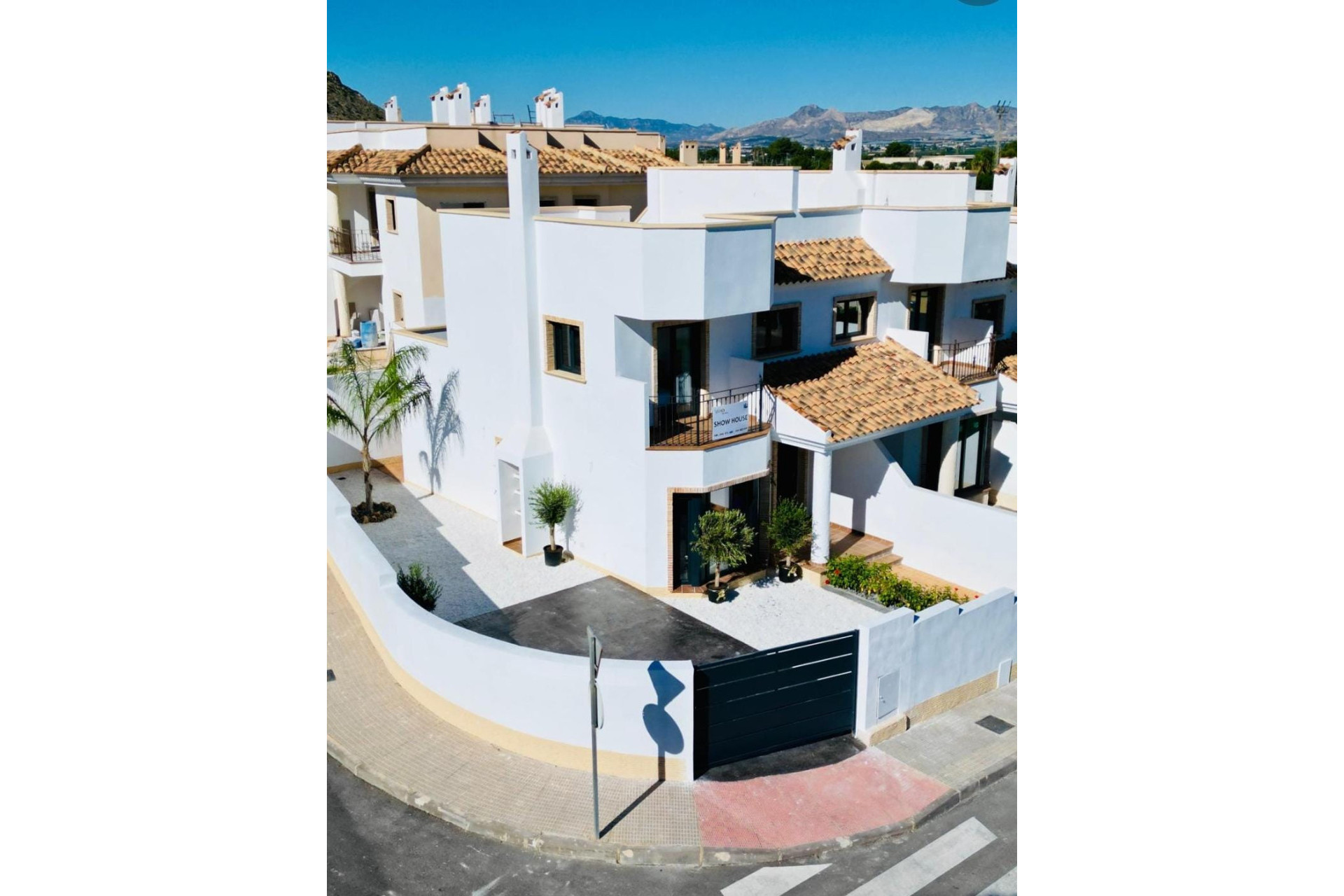 New Build - Villa / Semi semi-detached -
Cox