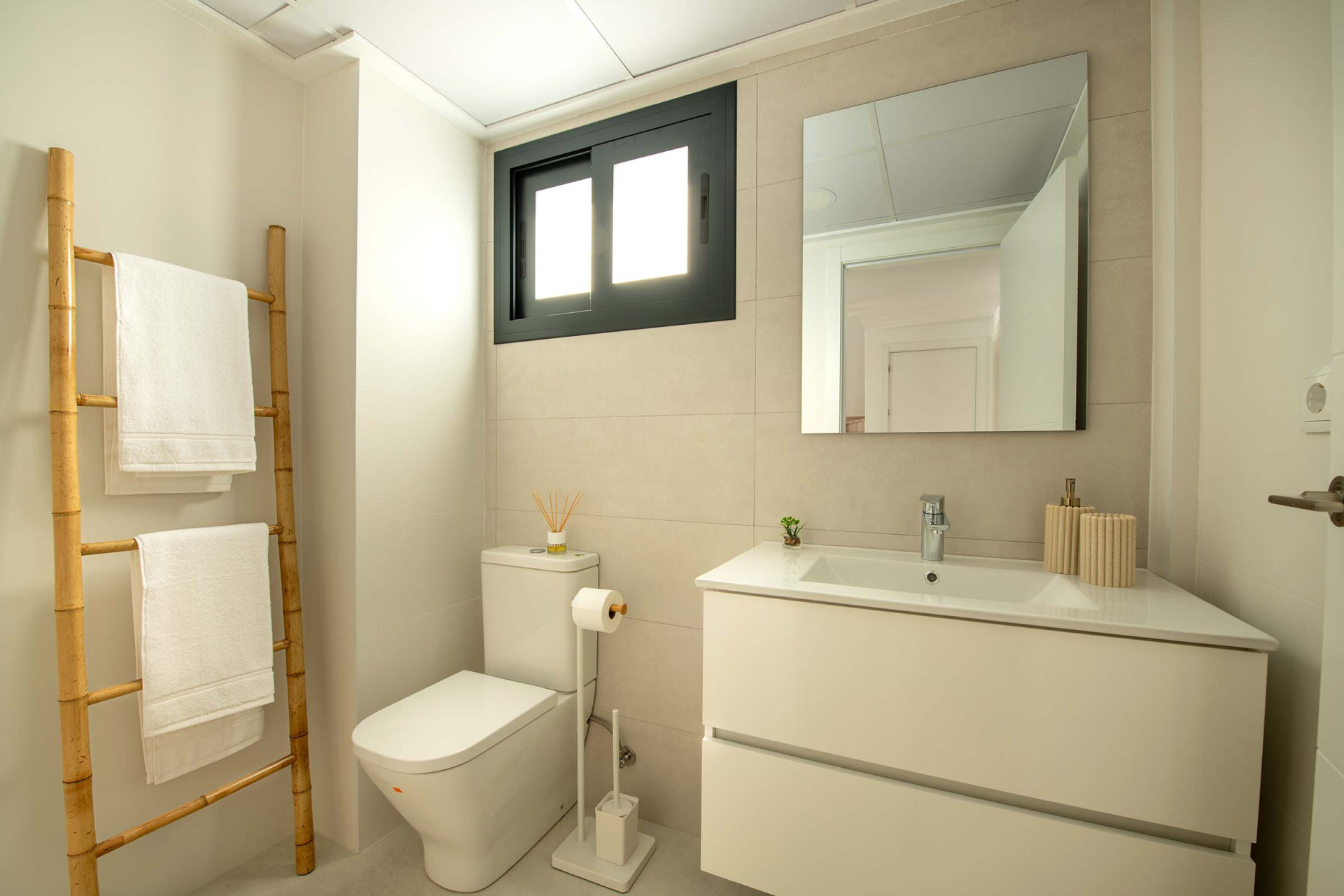 New Build - Villa / Semi semi-detached -
Cox