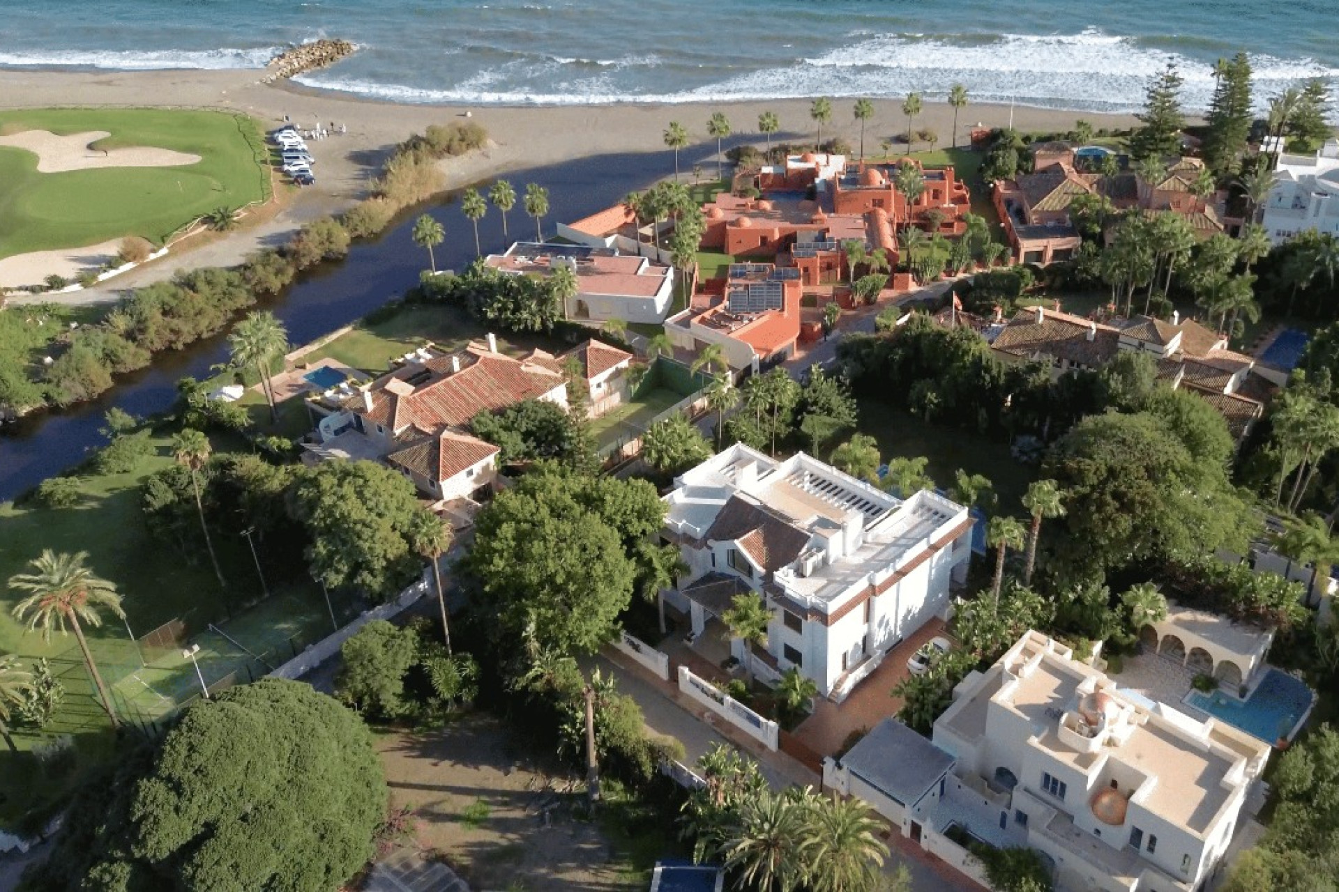 Nieuwbouw Woningen - Villa -
Estepona
