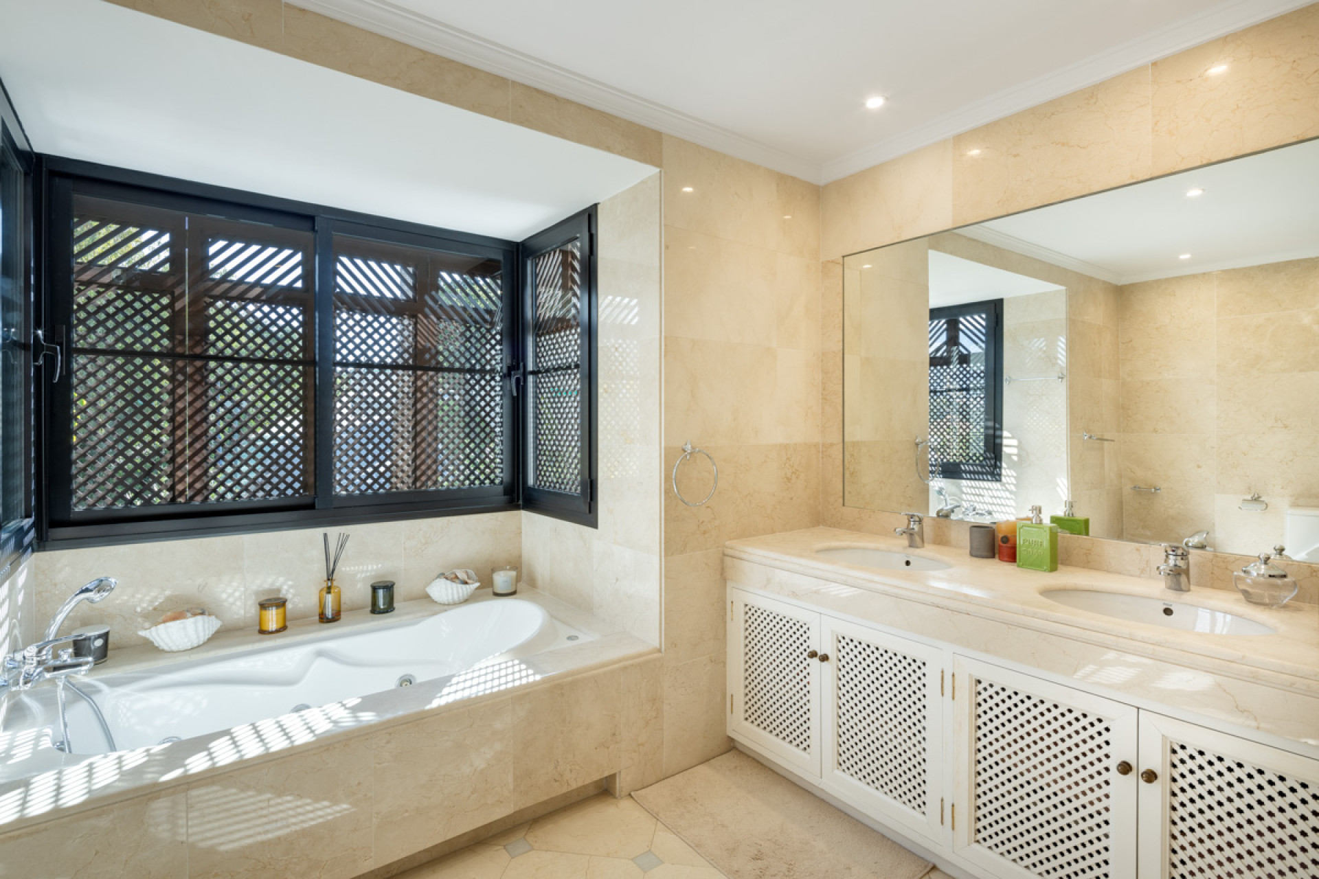 Nouvelle construction - Villa -
Benahavís