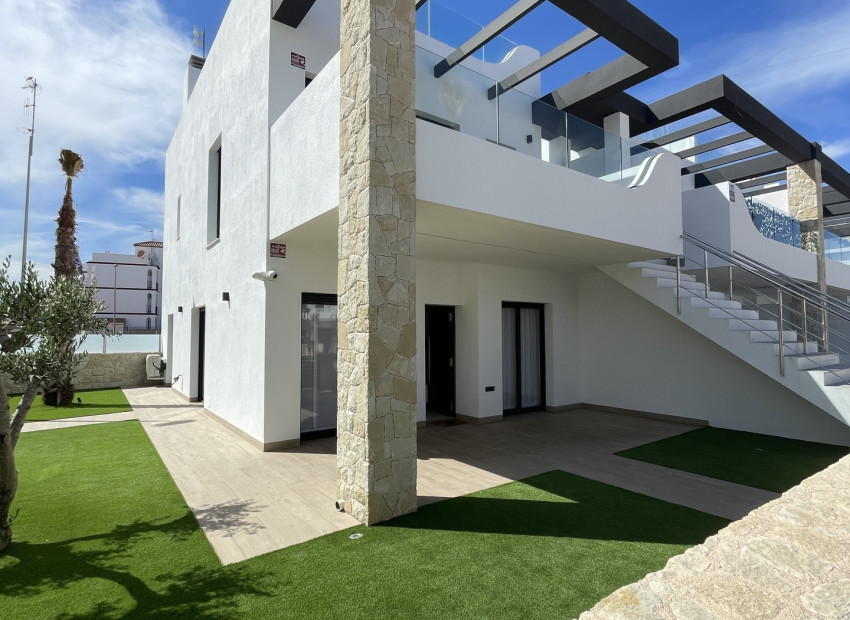 Новое здание - low-bungalow -
Torrevieja