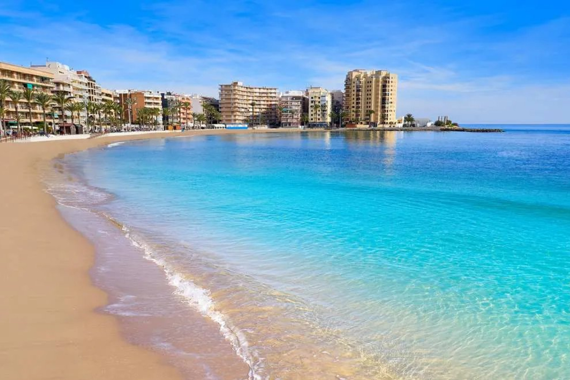 Новое здание - Таунхаус -
Algorfa