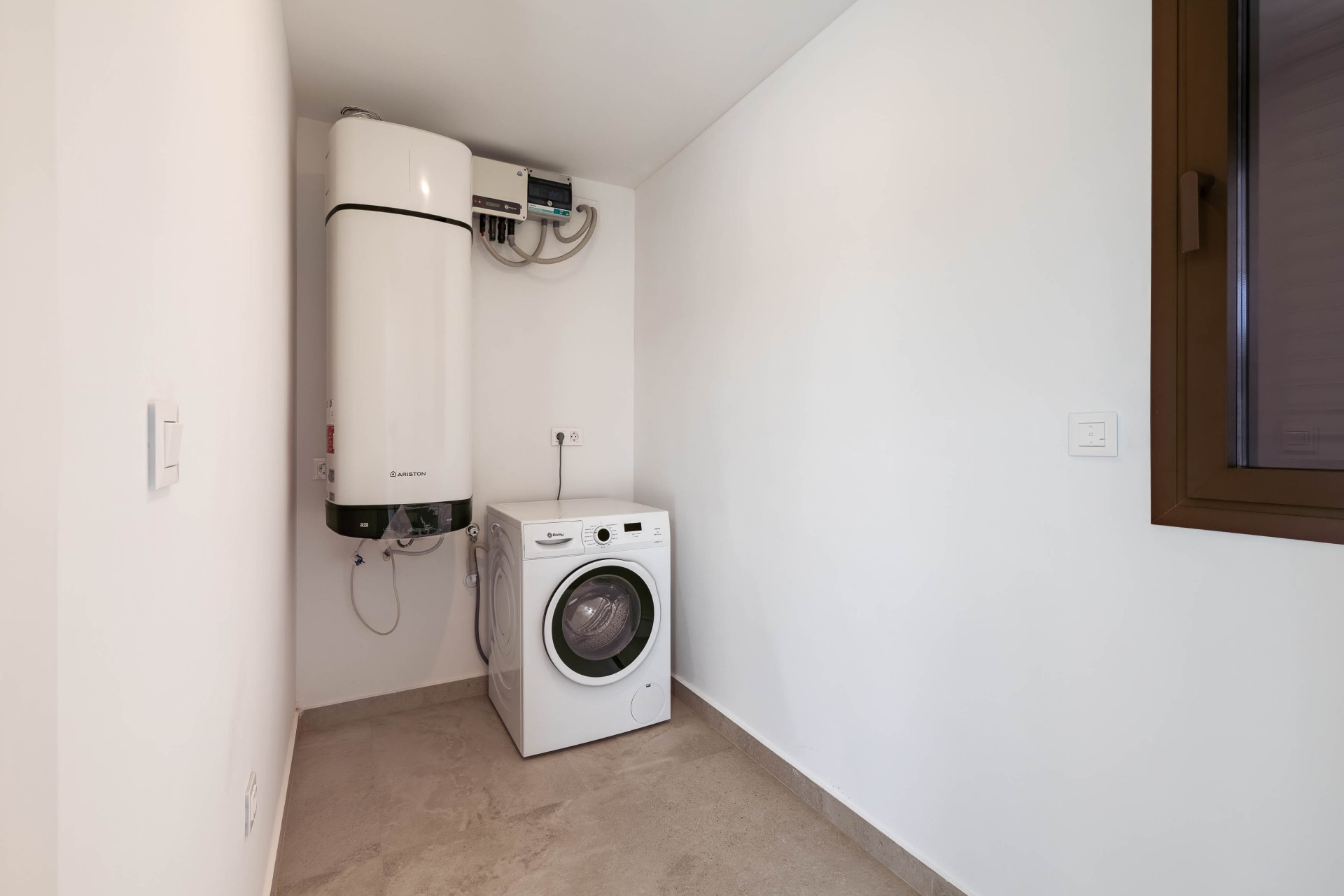 Новое здание - Таунхаус -
Algorfa