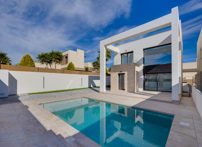 Новое здание - Таунхаус -
Torrevieja