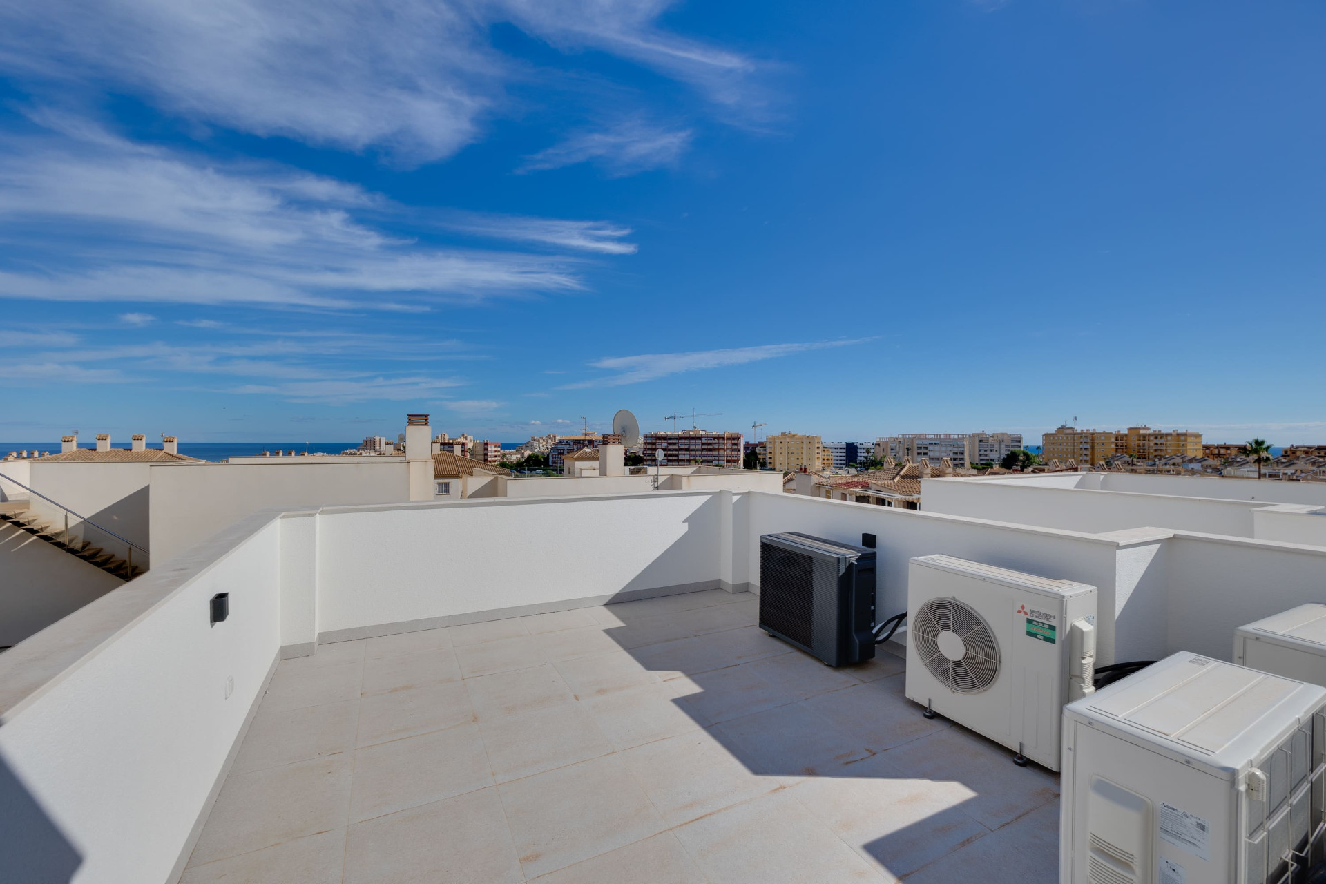 Новое здание - Таунхаус -
Torrevieja