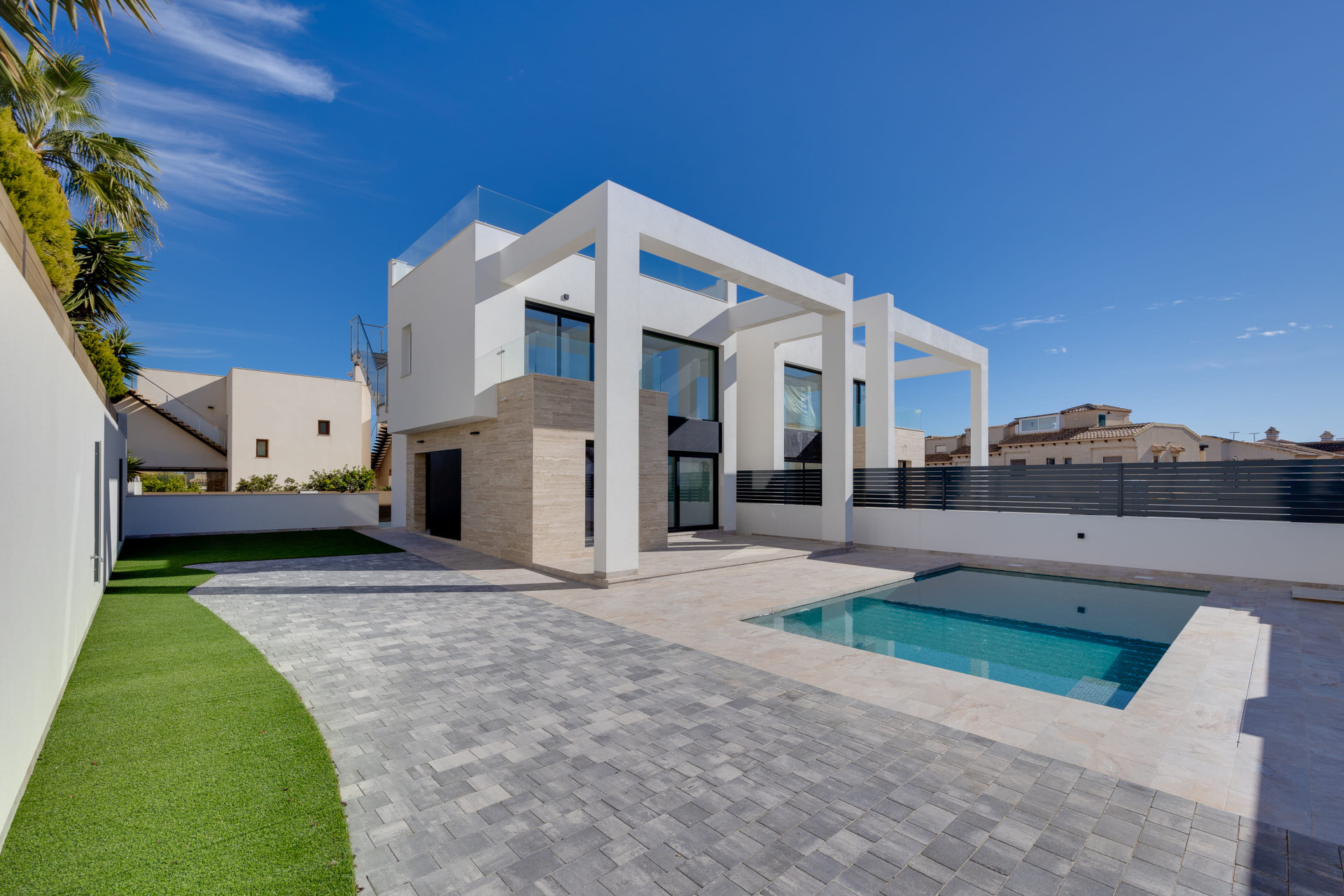 Новое здание - Таунхаус -
Torrevieja
