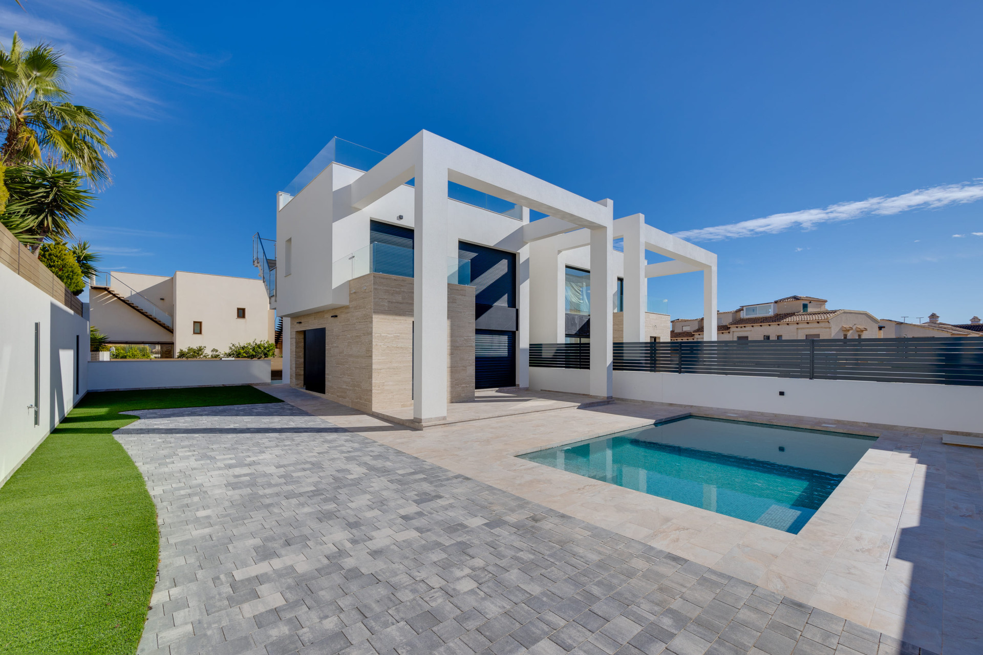 Новое здание - Таунхаус -
Torrevieja