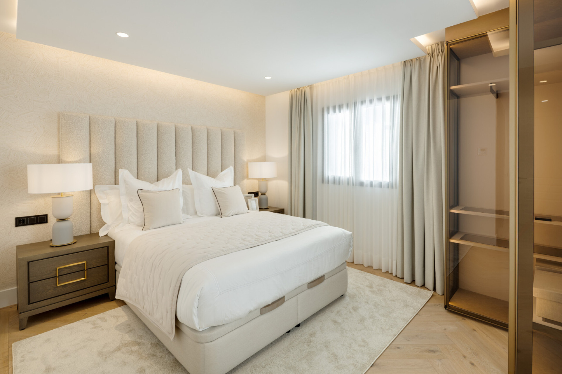 Новое здание - Villa -
Benahavís