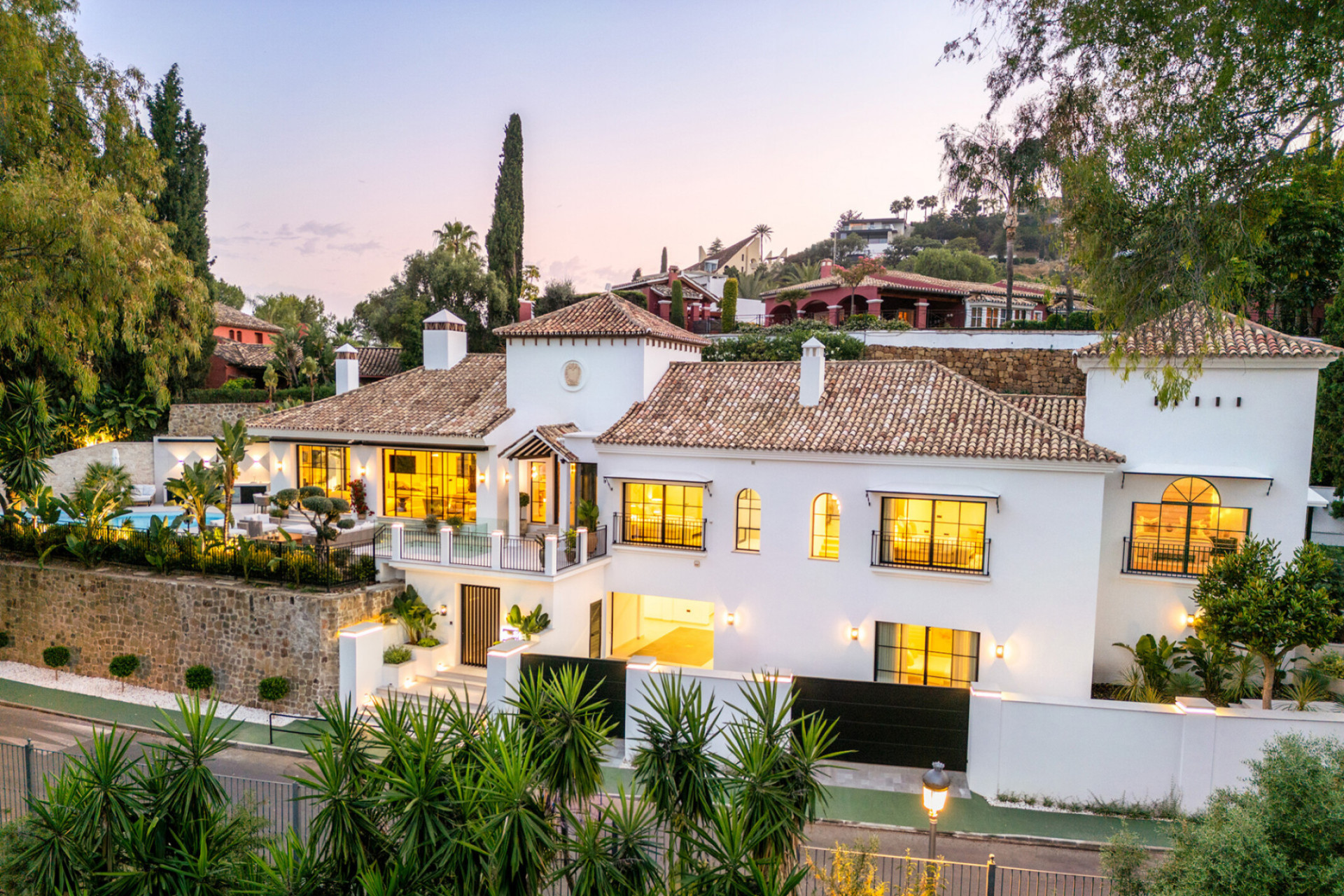 Новое здание - Villa -
Benahavís