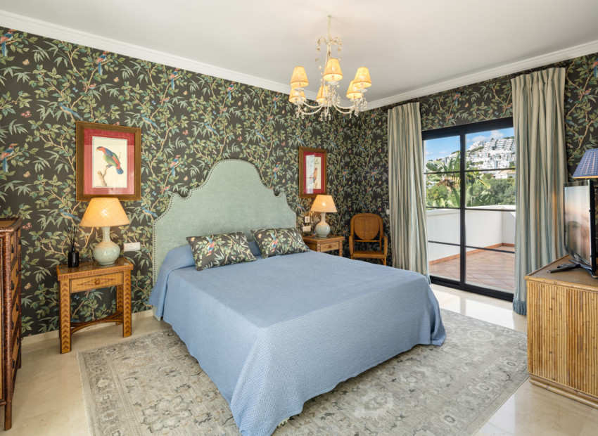 Новое здание - Villa -
Benahavís