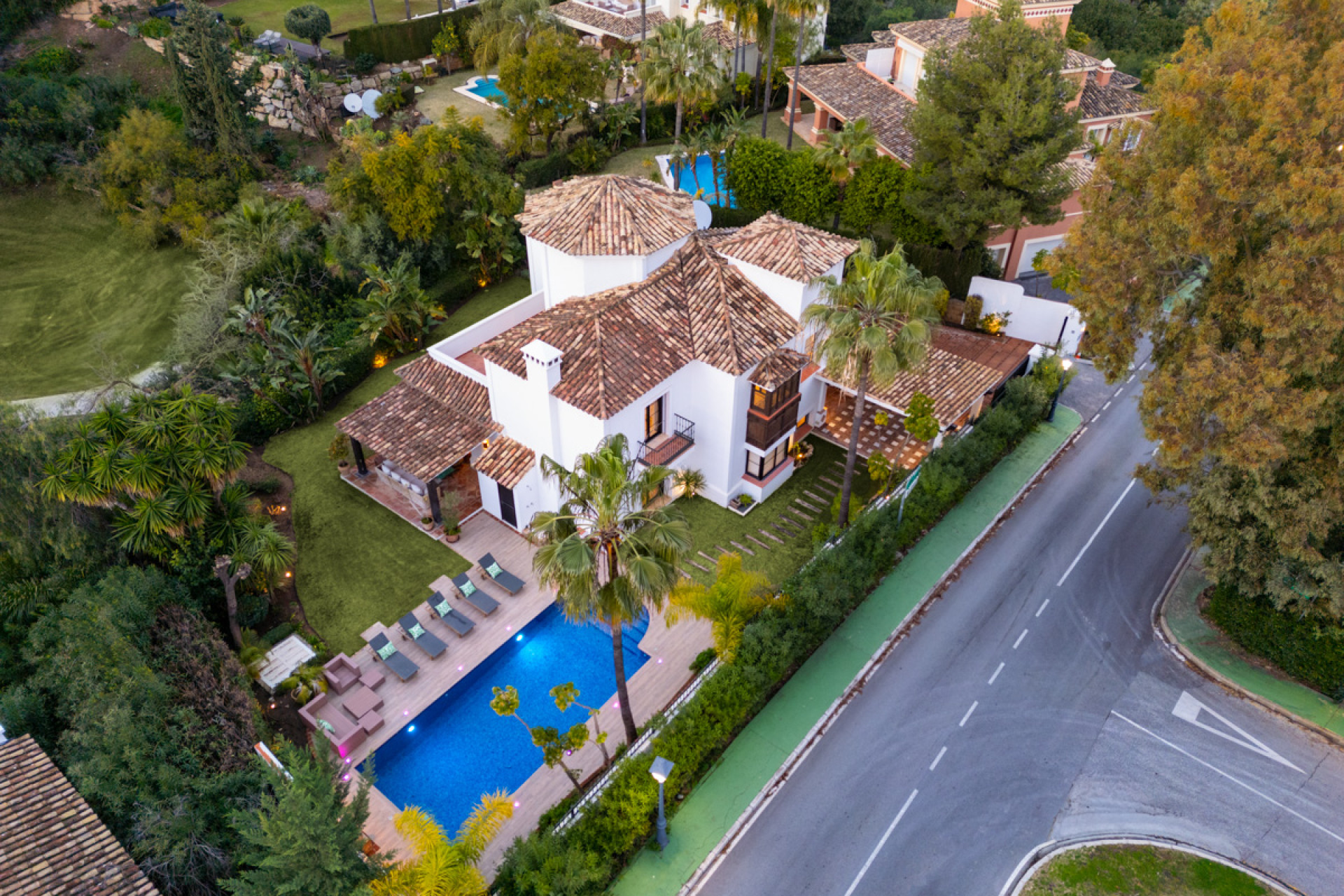 Новое здание - Villa -
Benahavís