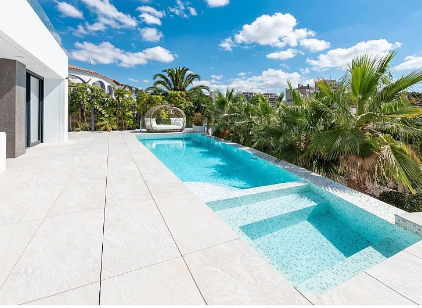 Новое здание - Villa -
Calpe