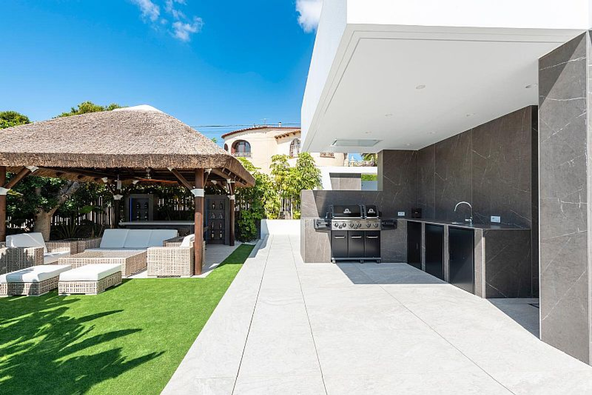 Новое здание - Villa -
Calpe