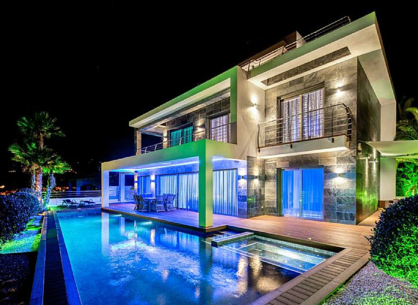 Новое здание - Villa -
Calpe