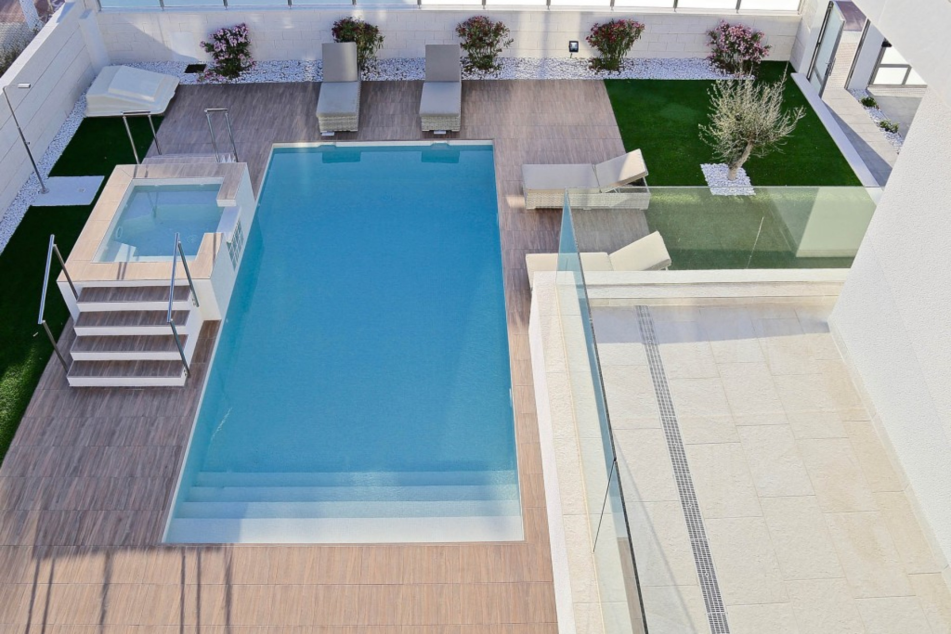 Новое здание - Villa -
Dehesa de Campoamor