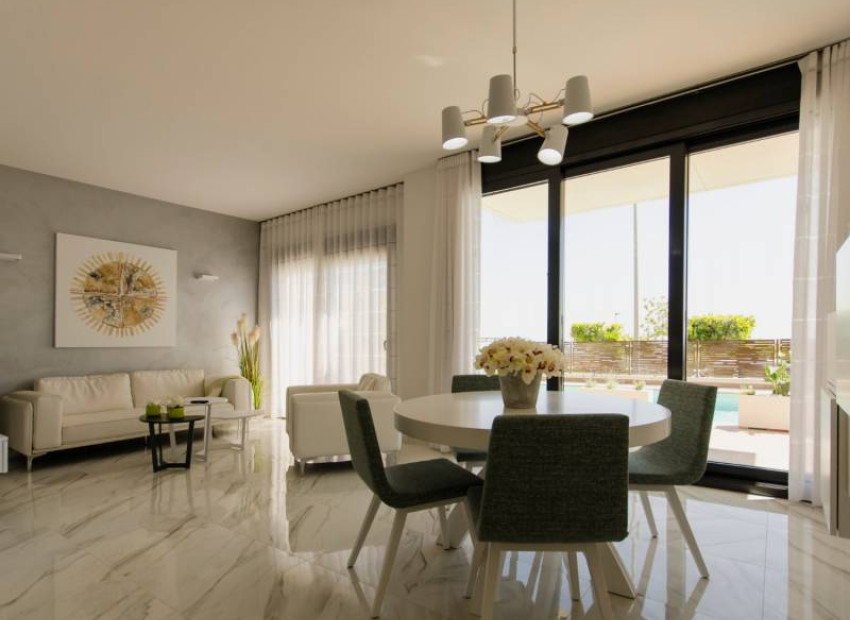 Новое здание - Villa -
Dehesa de Campoamor