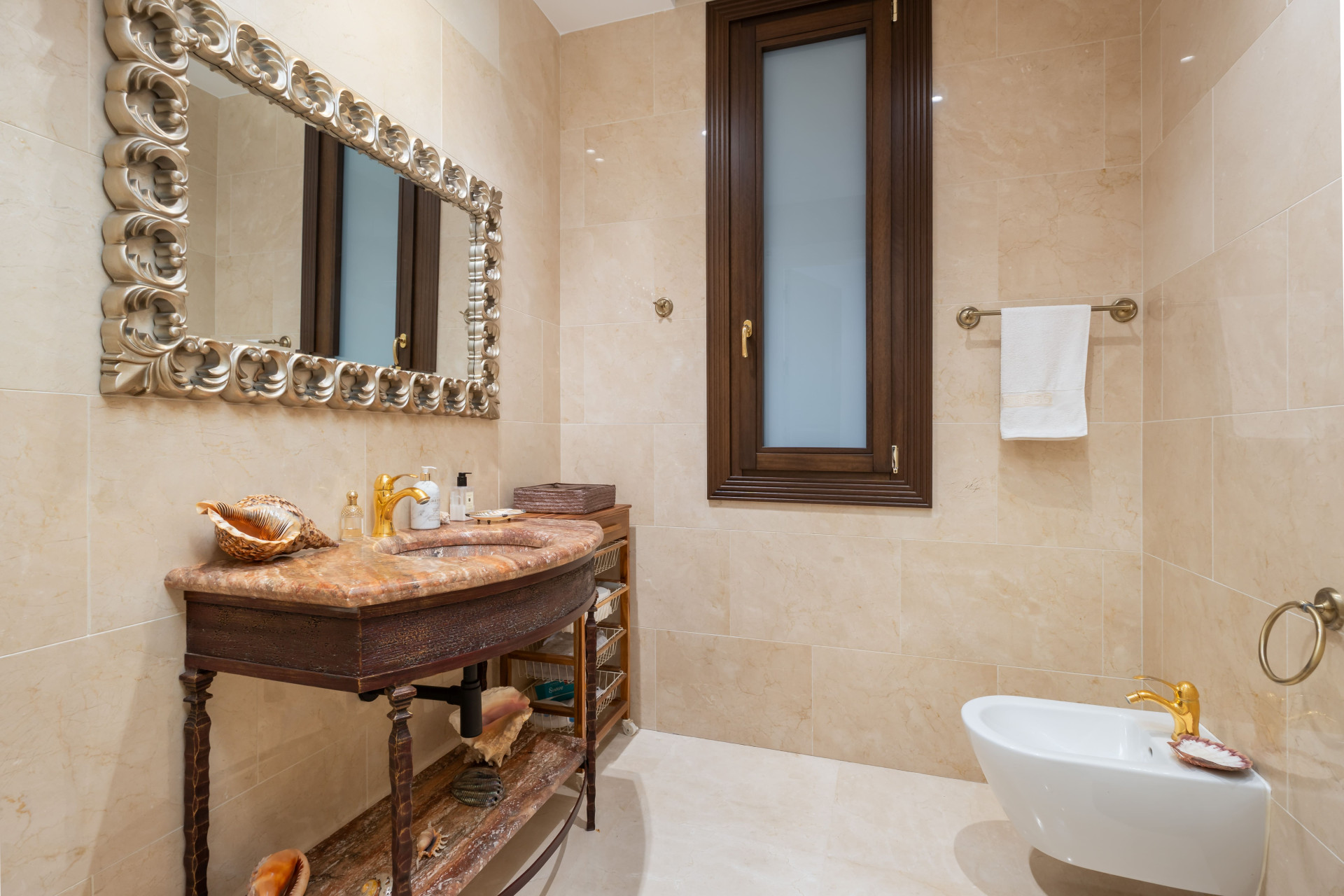 Новое здание - Villa -
Estepona