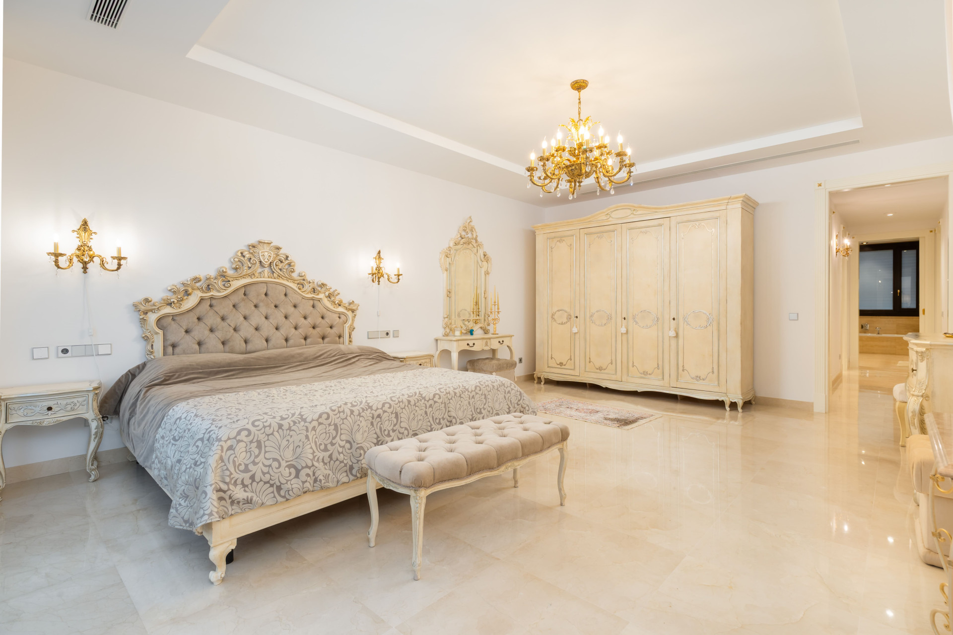 Новое здание - Villa -
Estepona