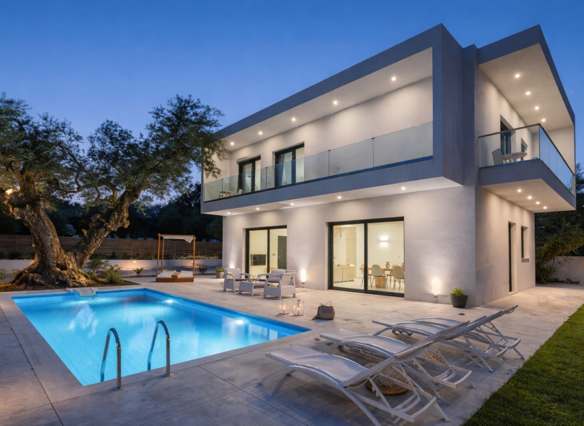 Новое здание - Villa -
Estepona