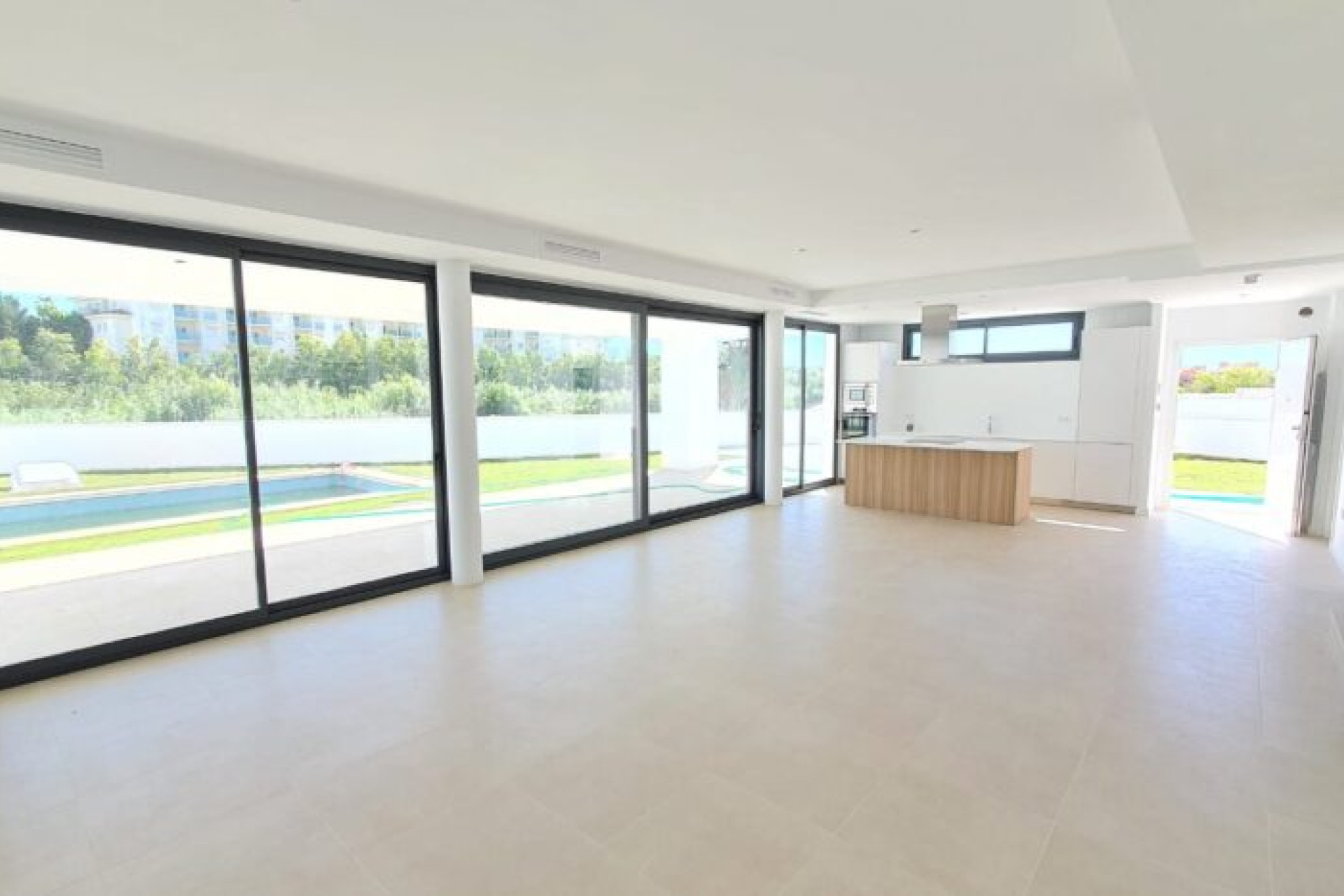 Новое здание - Villa -
Manilva