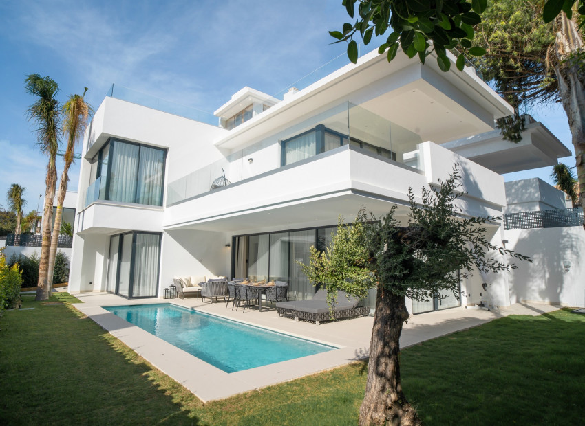 Новое здание - Villa -
Marbella
