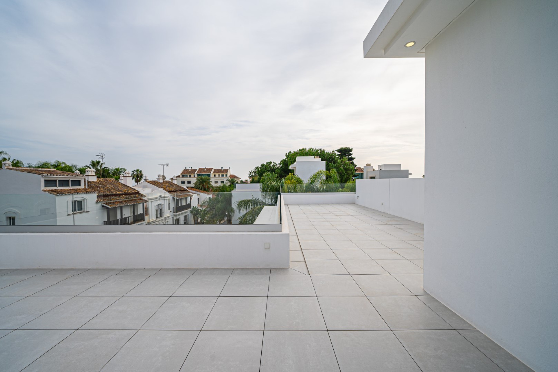 Новое здание - Villa -
Marbella