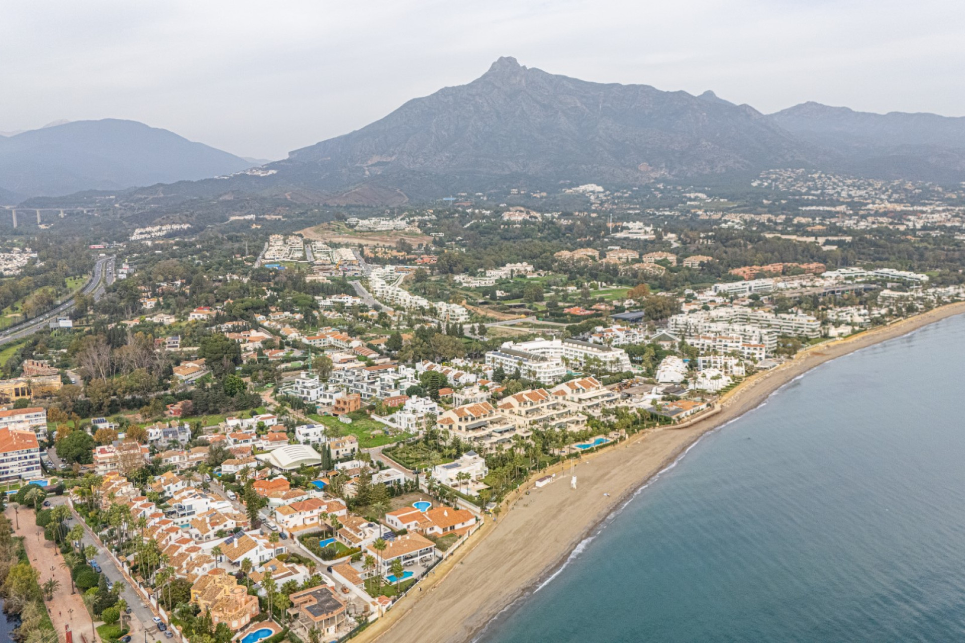 Новое здание - Villa -
Marbella