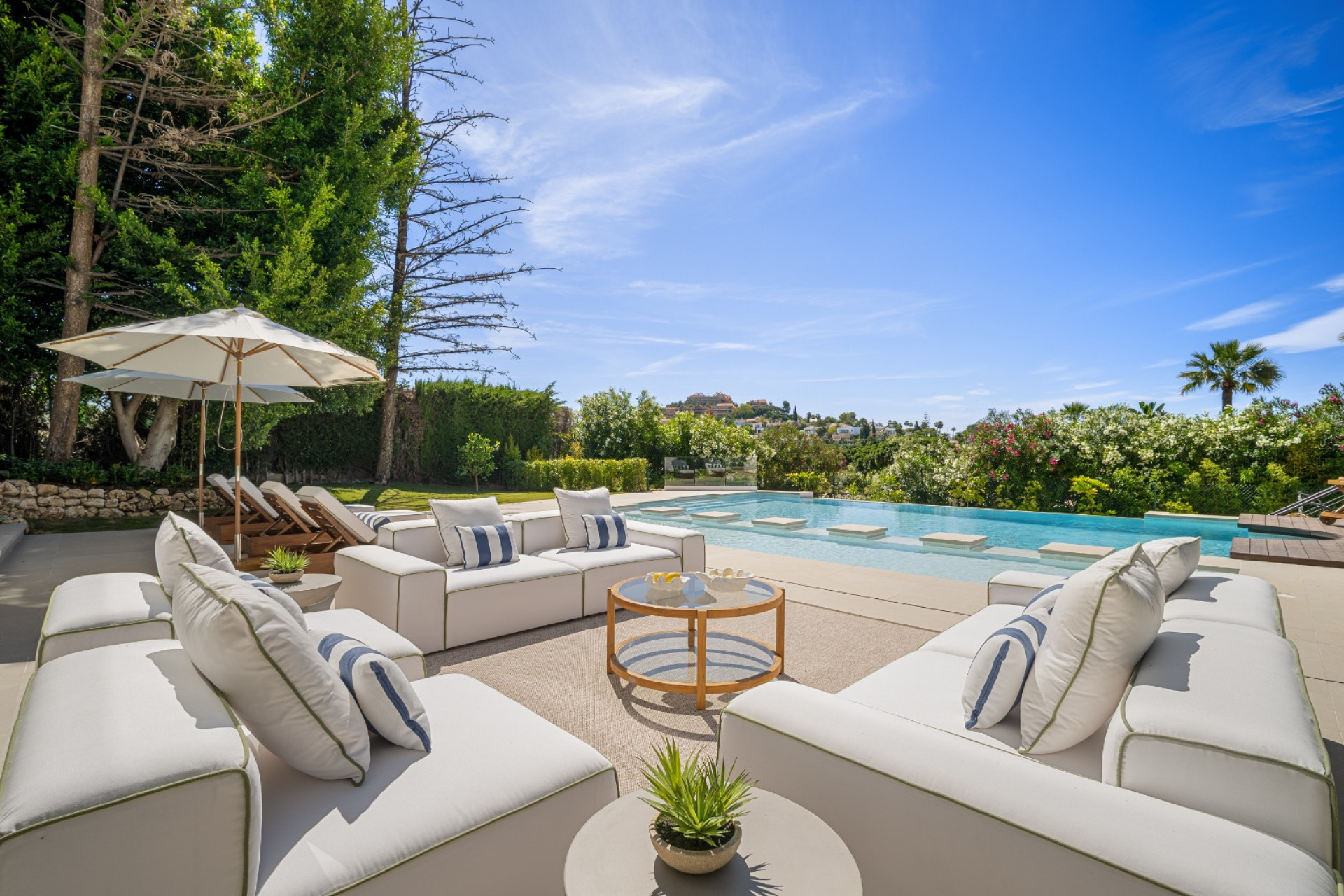 Новое здание - Villa -
Marbella