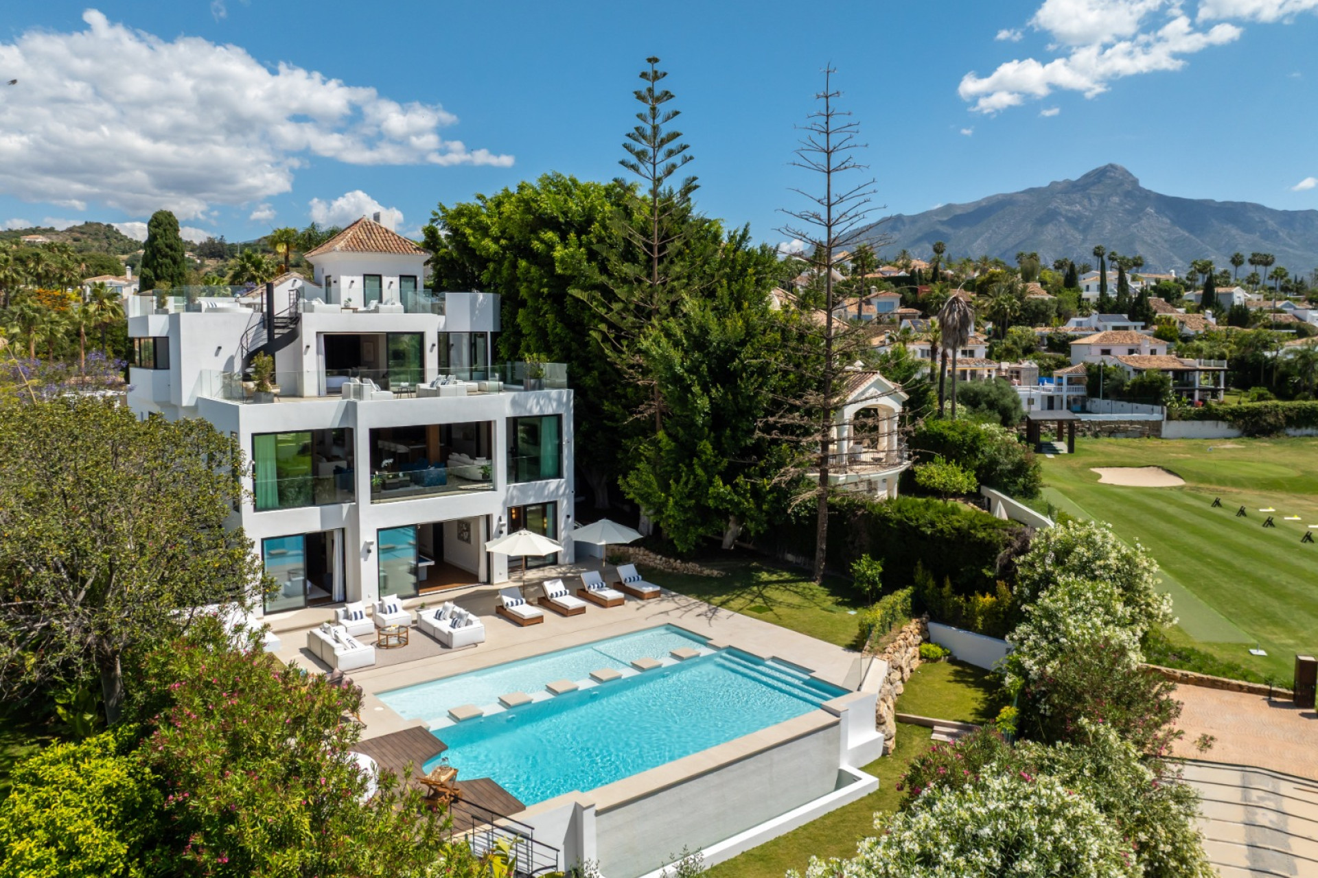Новое здание - Villa -
Marbella