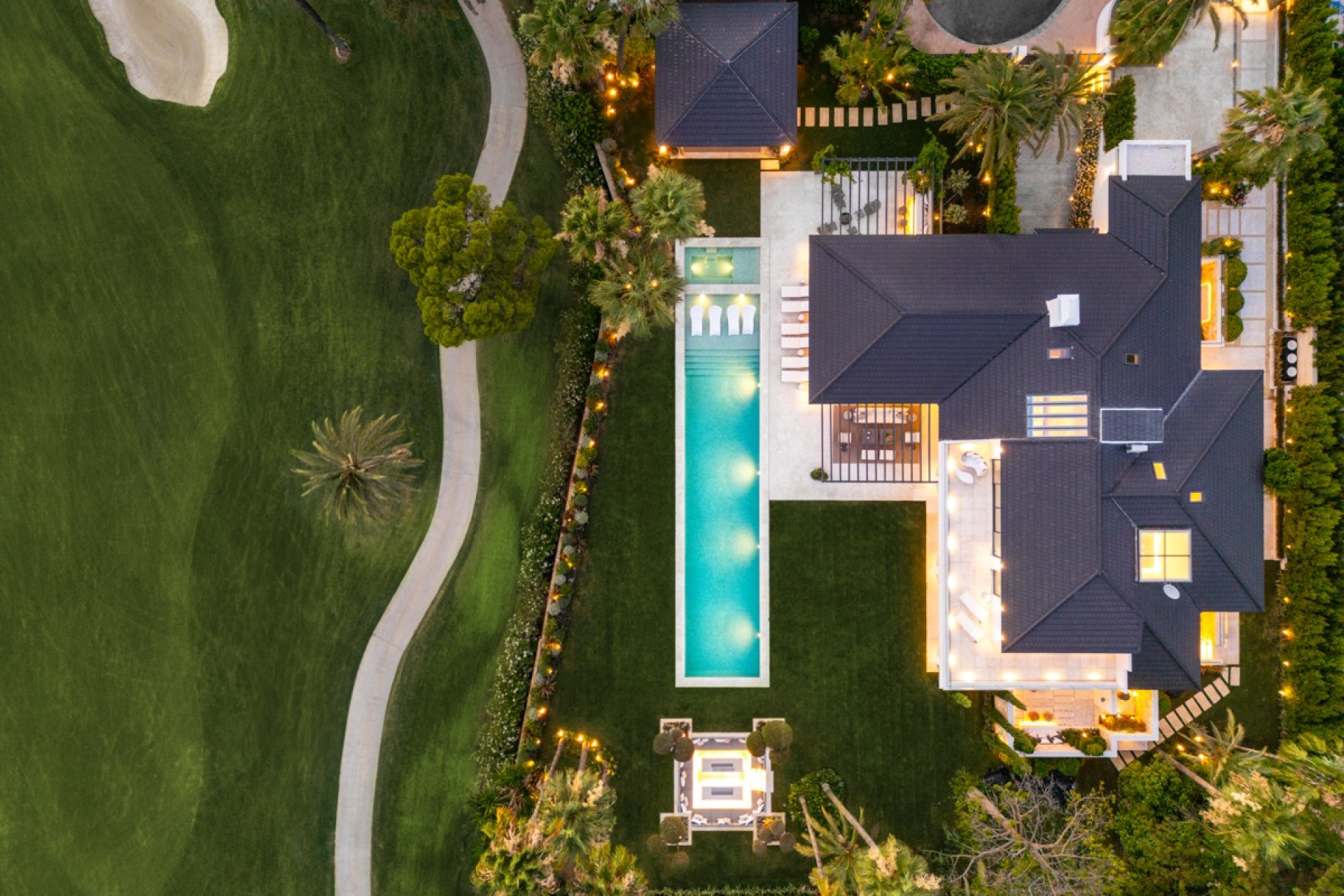 Новое здание - Villa -
Marbella