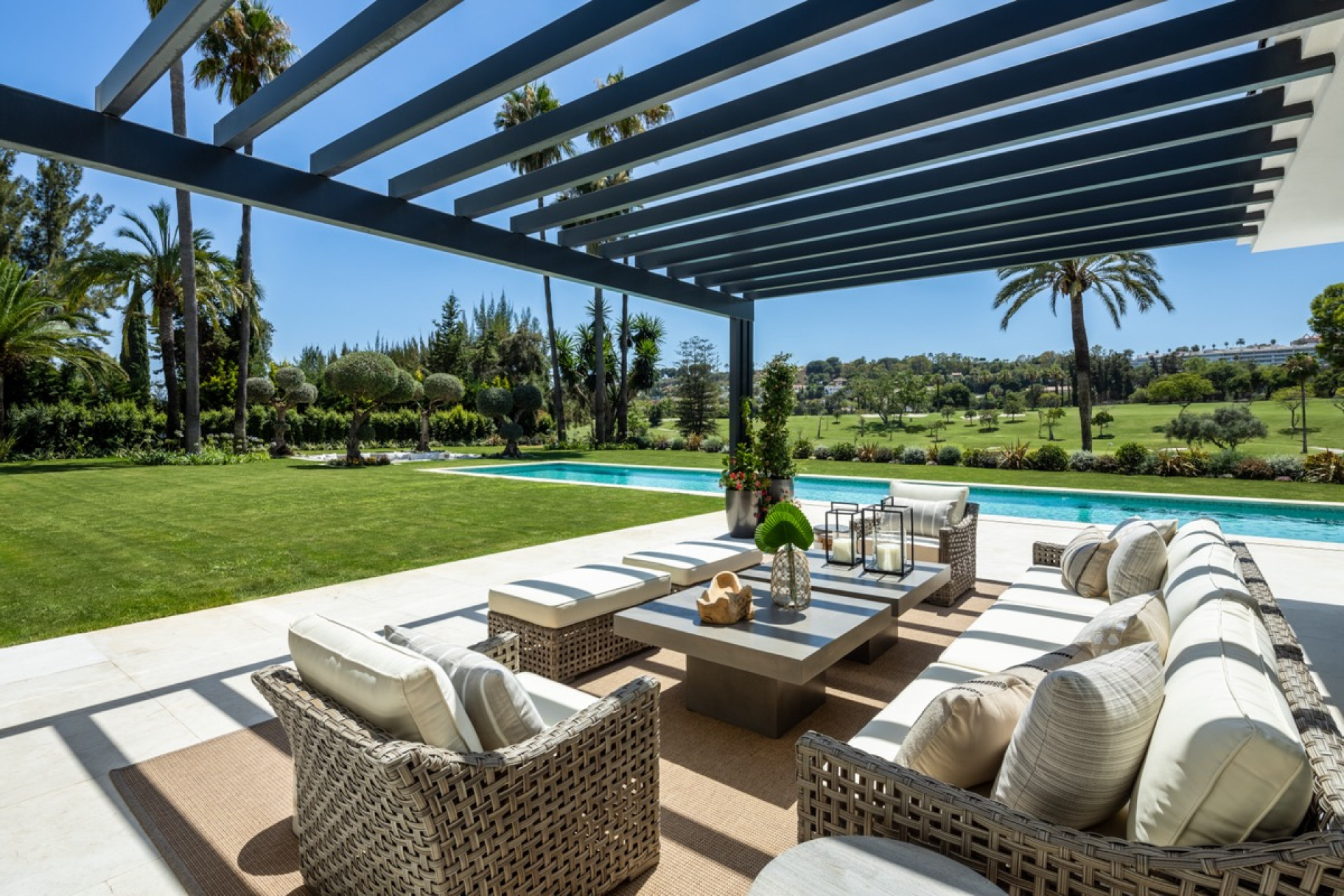 Новое здание - Villa -
Marbella