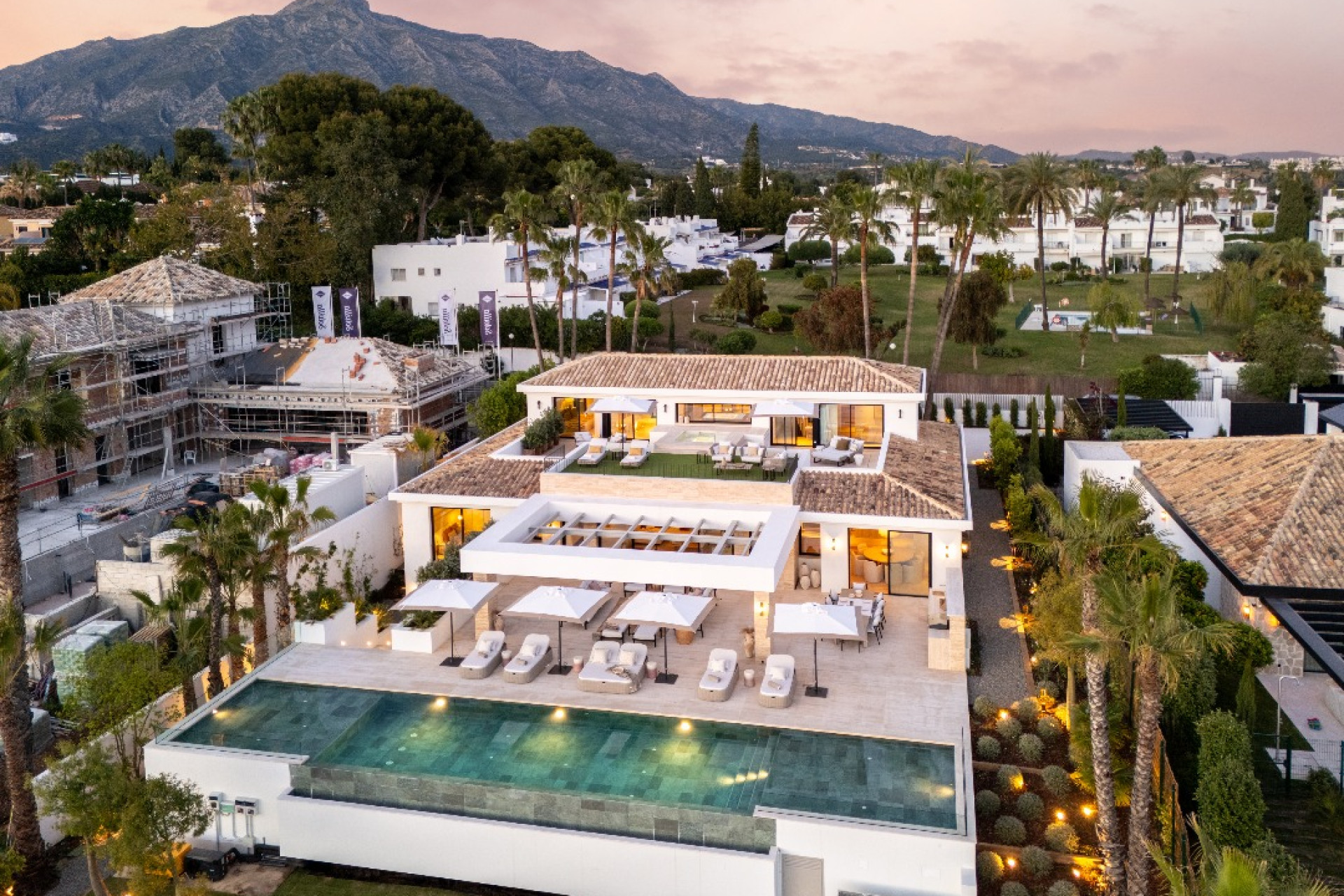 Новое здание - Villa -
Marbella