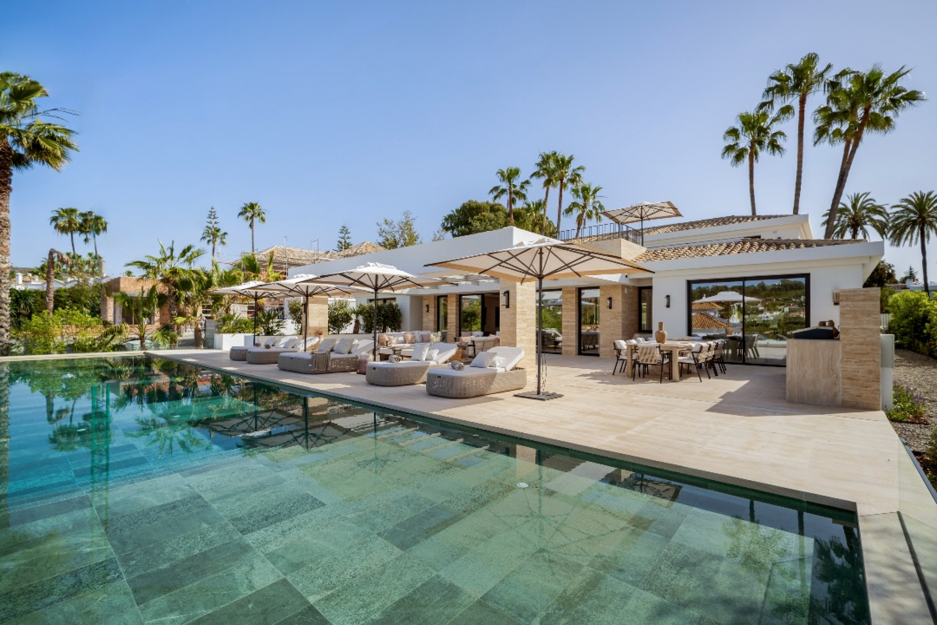 Новое здание - Villa -
Marbella