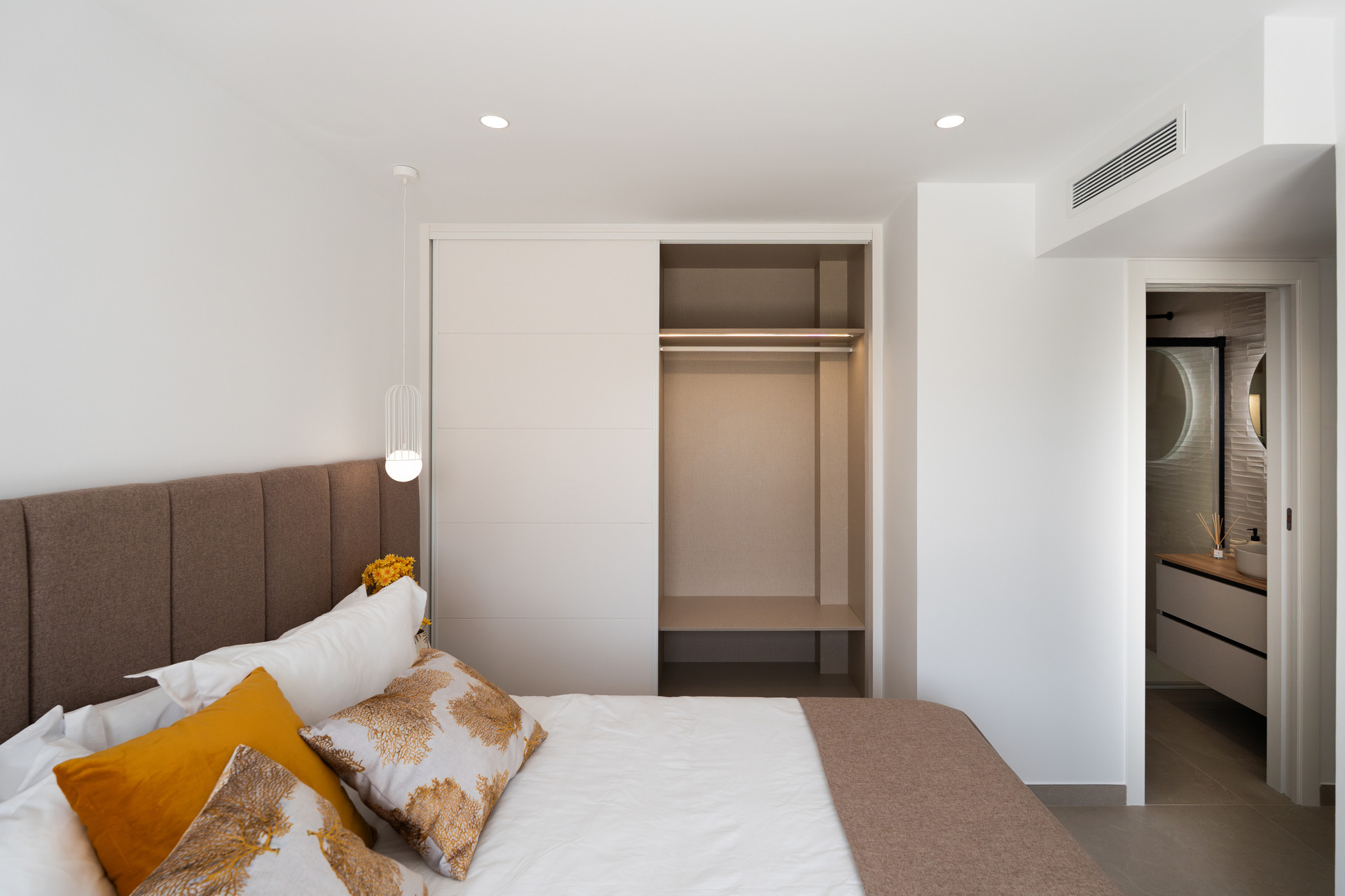 Новое здание - Villa -
Orihuela Costa