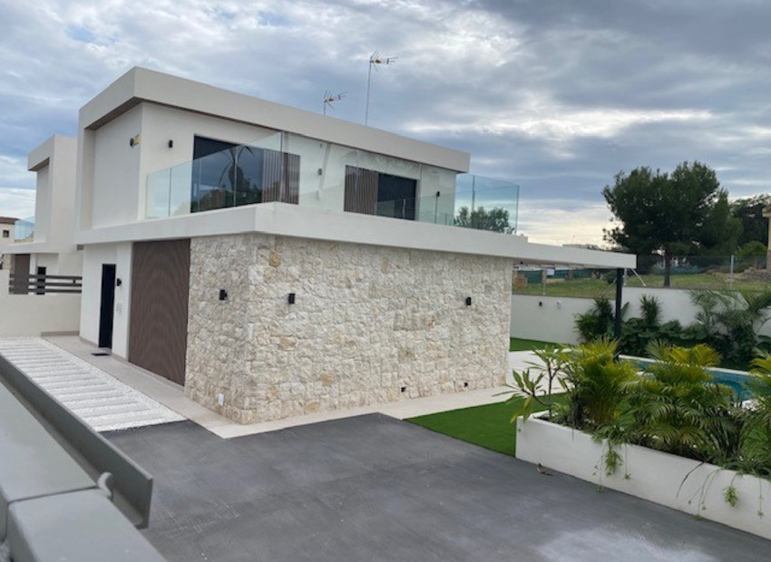 Новое здание - Villa -
Orihuela