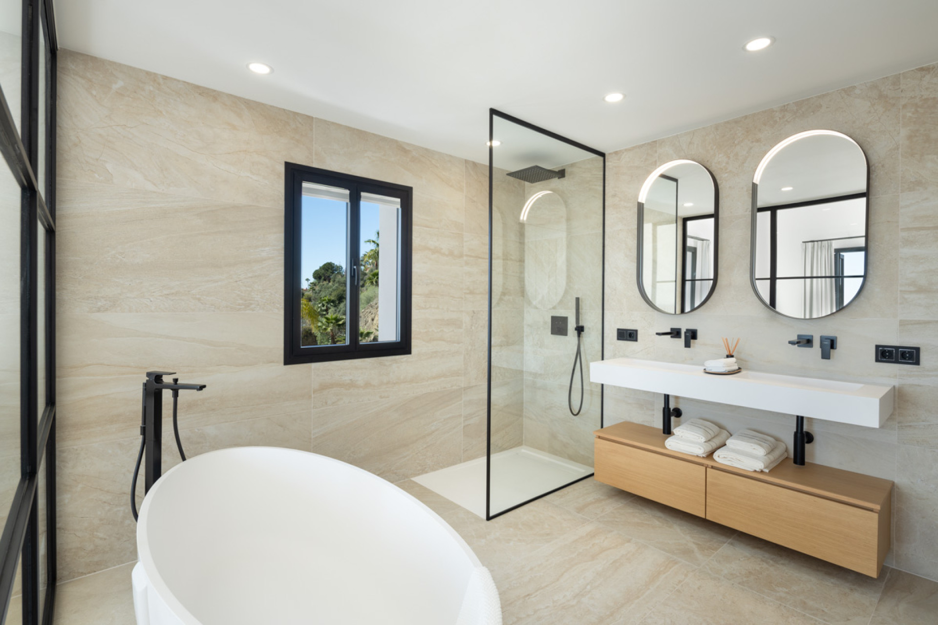 Obra nueva - Villa -
Benahavís