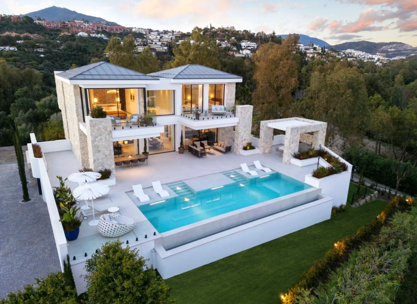 Obra nueva - Villa -
Benahavís