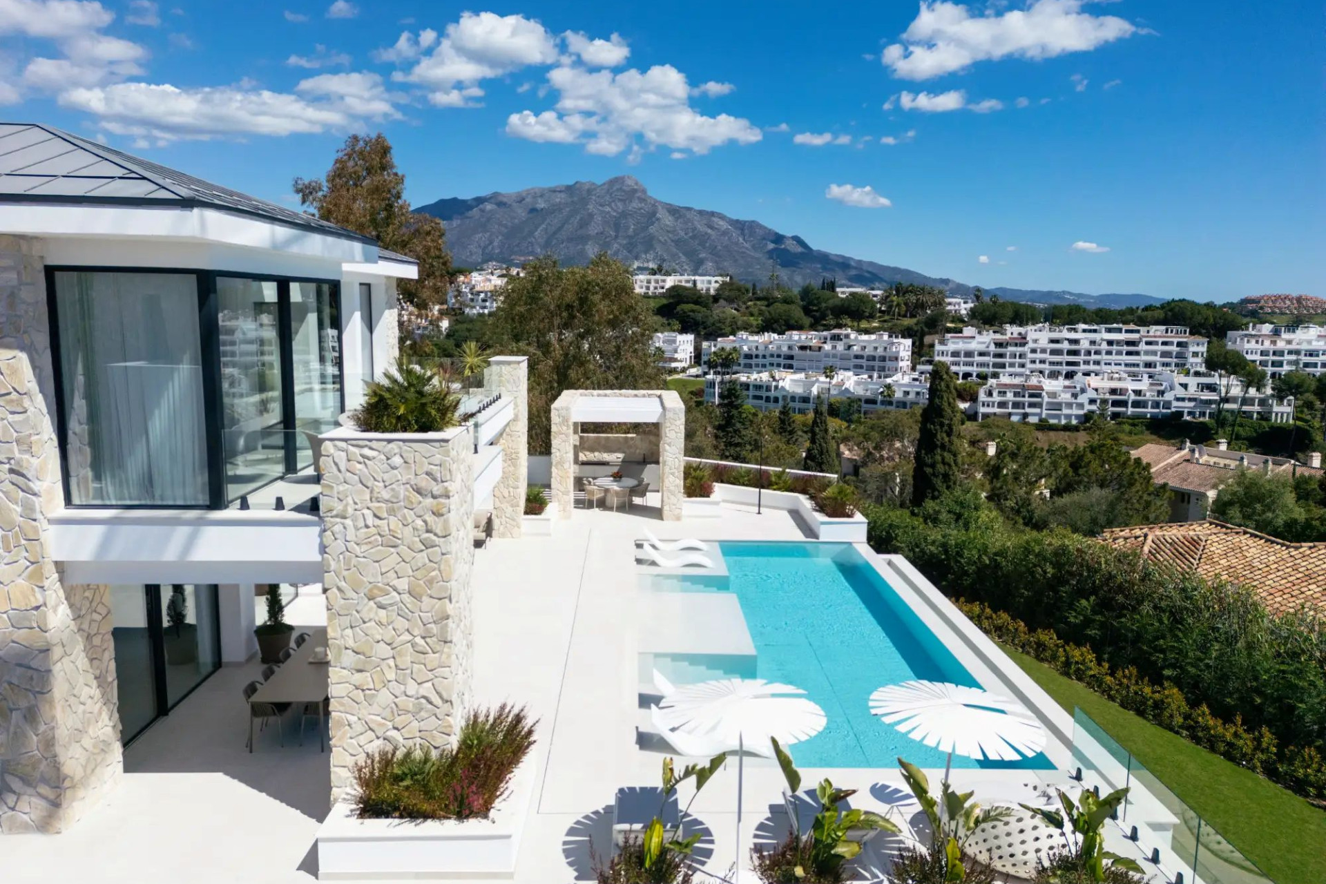 Obra nueva - Villa -
Benahavís