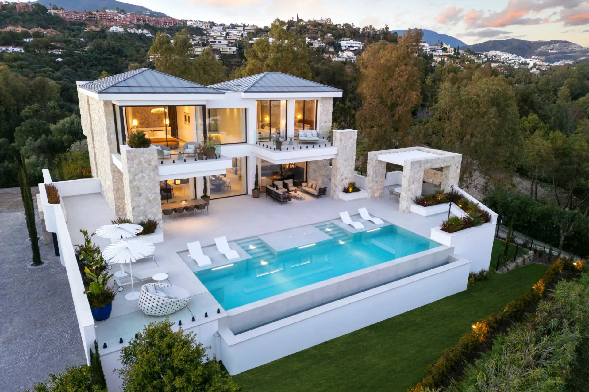 Obra nueva - Villa -
Benahavís