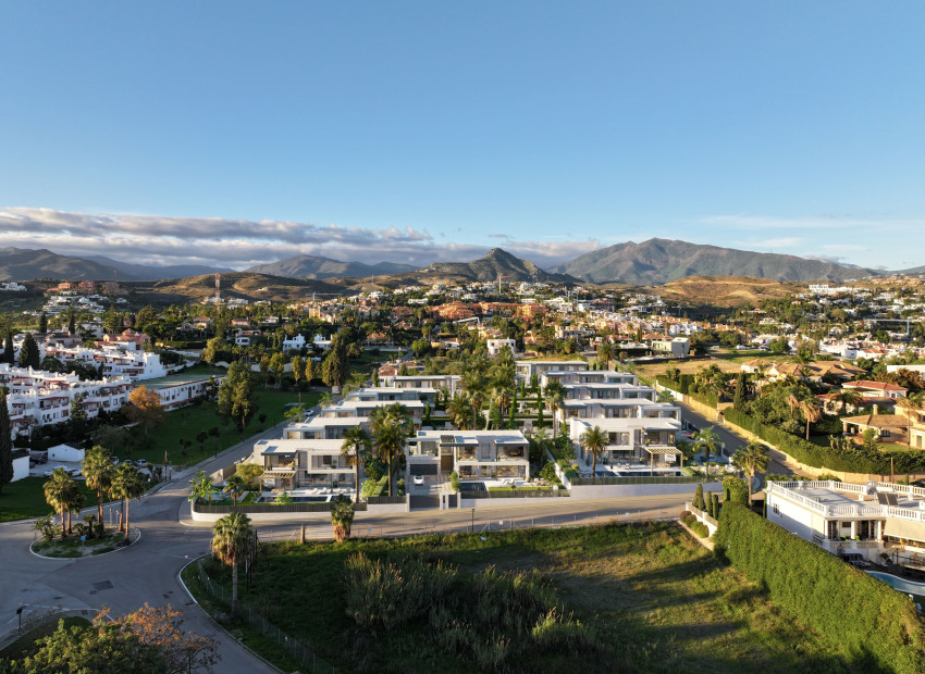 Obra nueva - Villa -
Estepona
