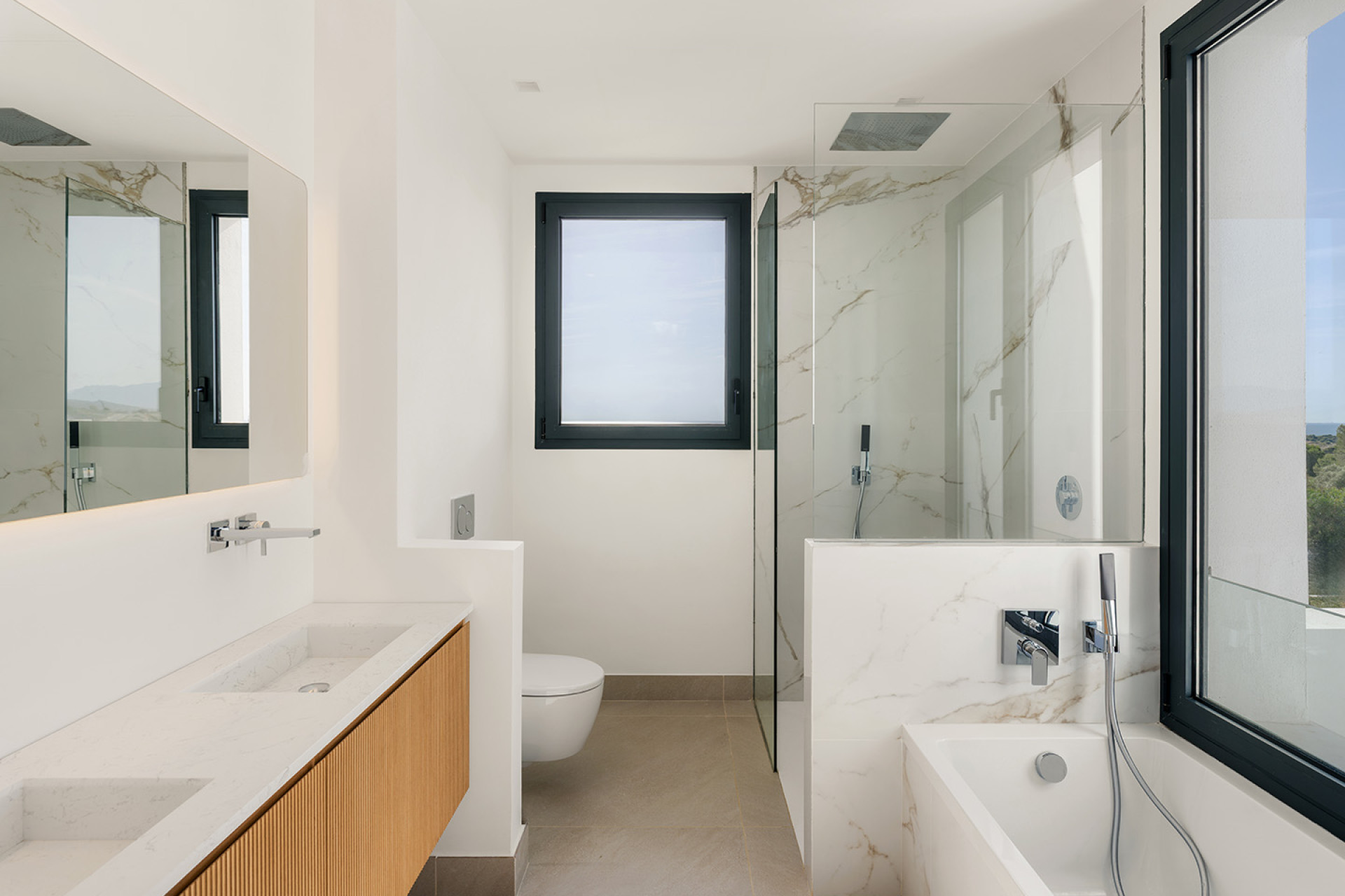 Obra nueva - Villa -
Estepona