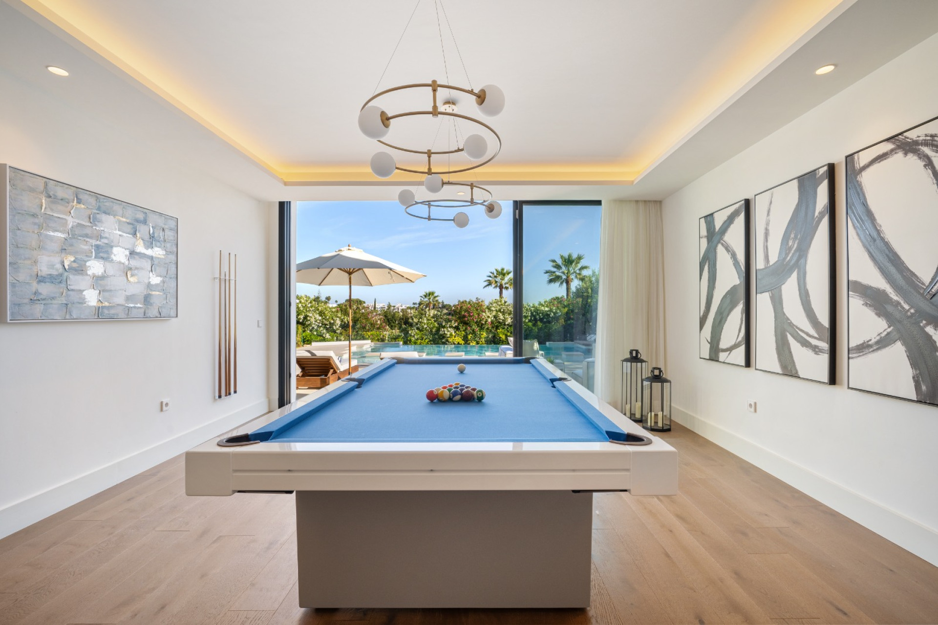 Obra nueva - Villa -
Marbella