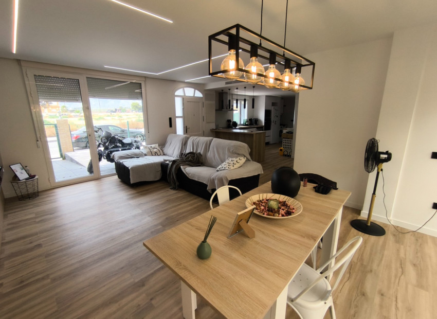 Resale - Villa / Semi semi-detached -
Murcia
