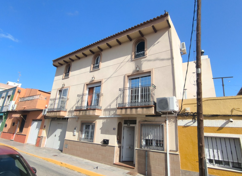 Segunda mano - Villa -
Los Montesinos