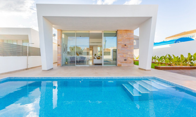 Villa / Semi semi-detached - New Build - Torrevieja - Torrevieja