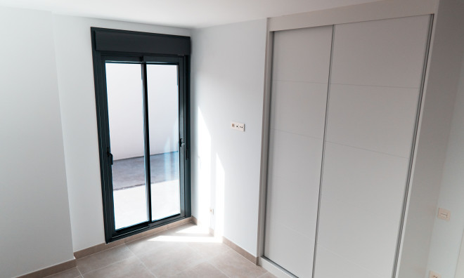 Nybyggnation - Radhus -
Polop